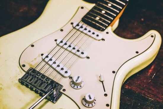 How Do Electric Guitar Pickups Work? 