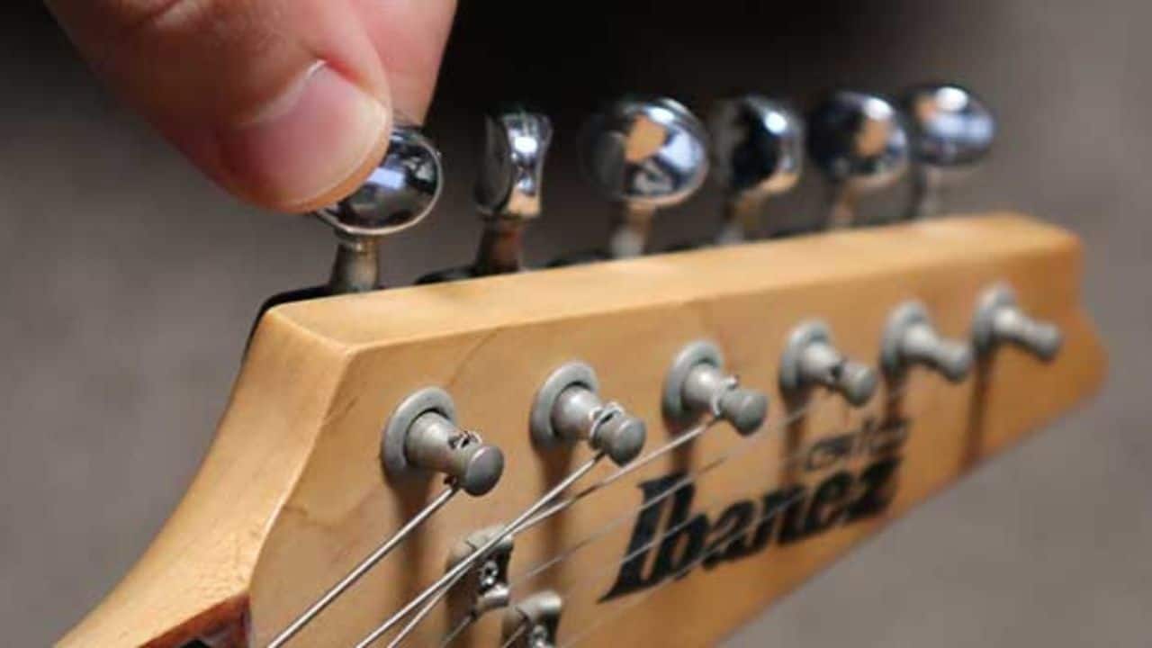 How To Tune Electric Guitar Without Amp All Stringed