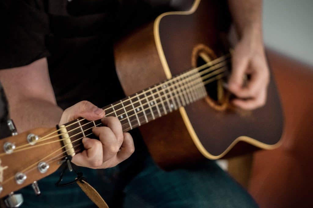 Learn Guitar For Left-Handers In 5 Steps | All Stringed